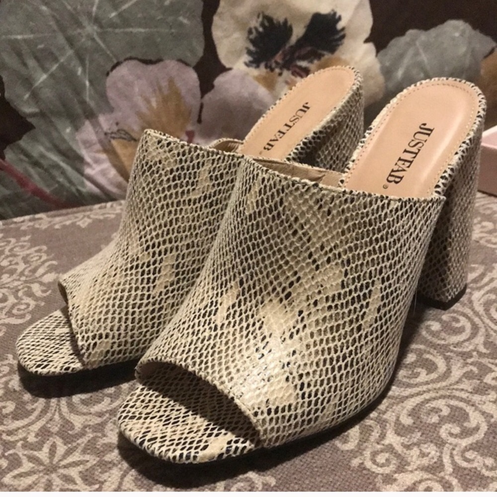 Super trendy shoe to dress up any outfit!